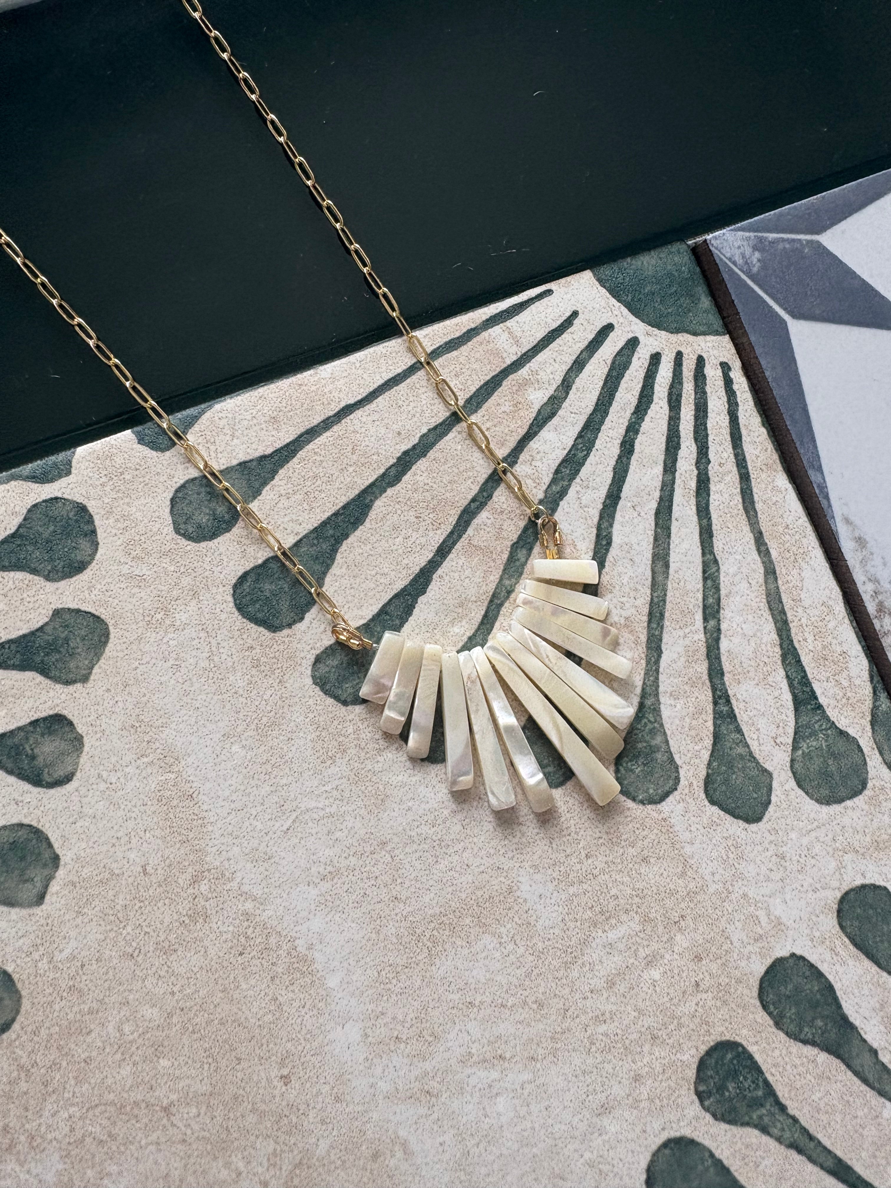 la perla necklace