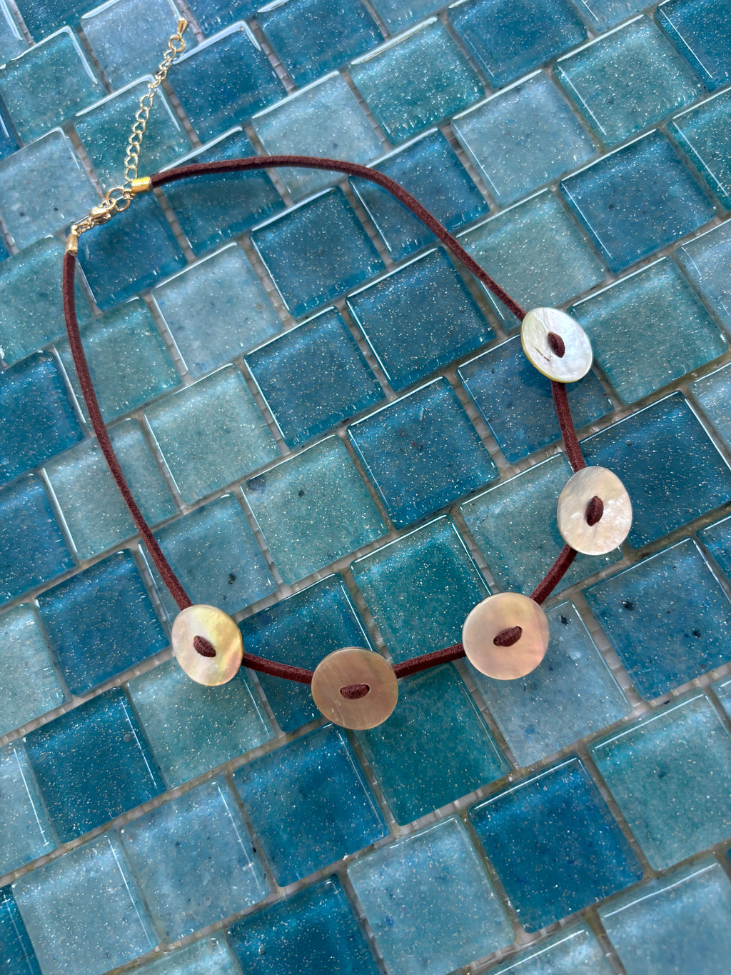 buttons up choker