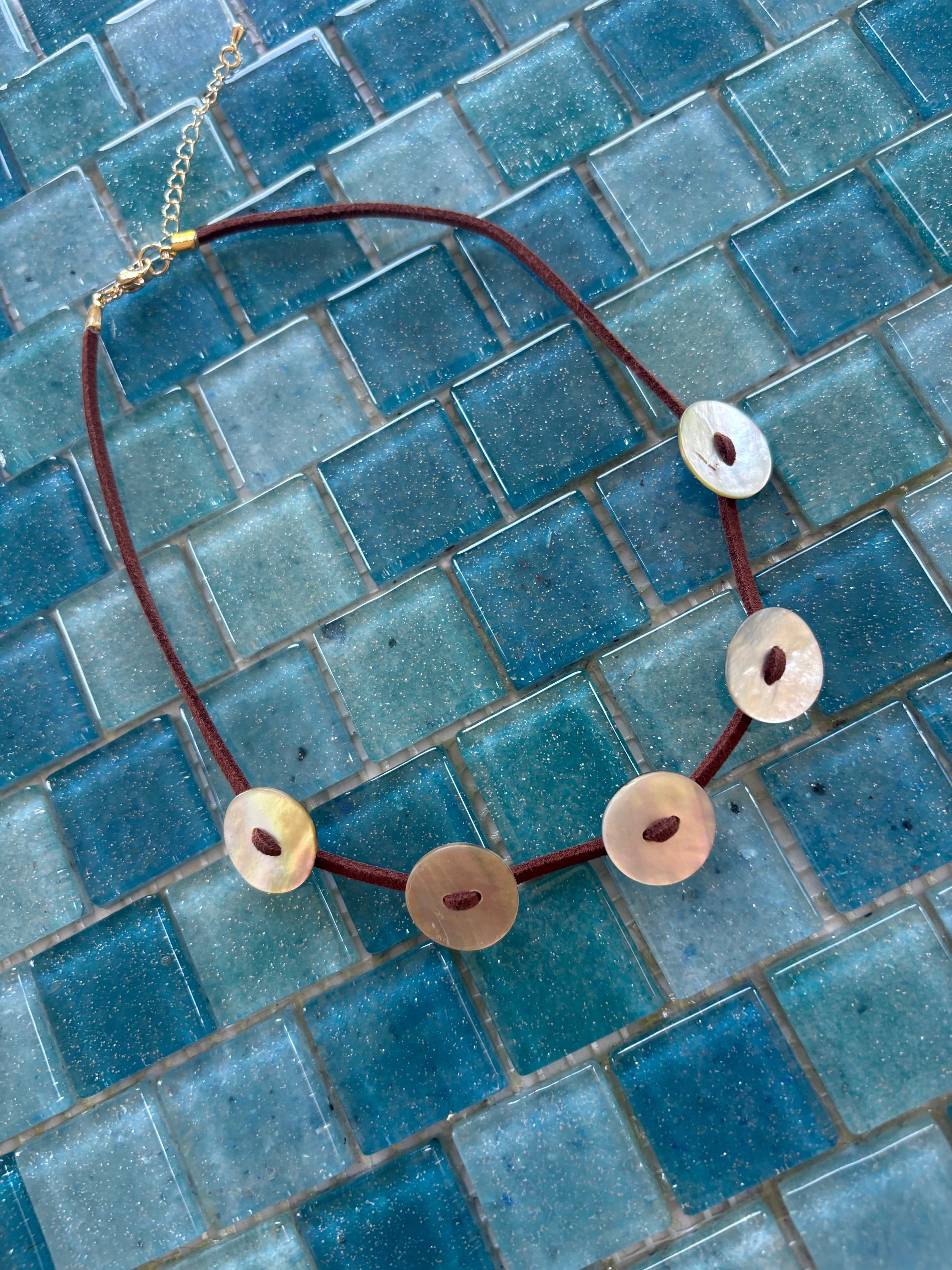 buttons up choker